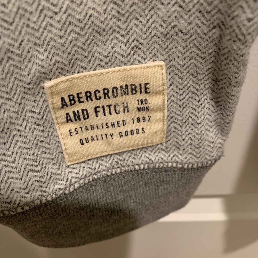 Abercrombie and Fitch men’s thermal Henley, gray herringbone powder, long sleeve